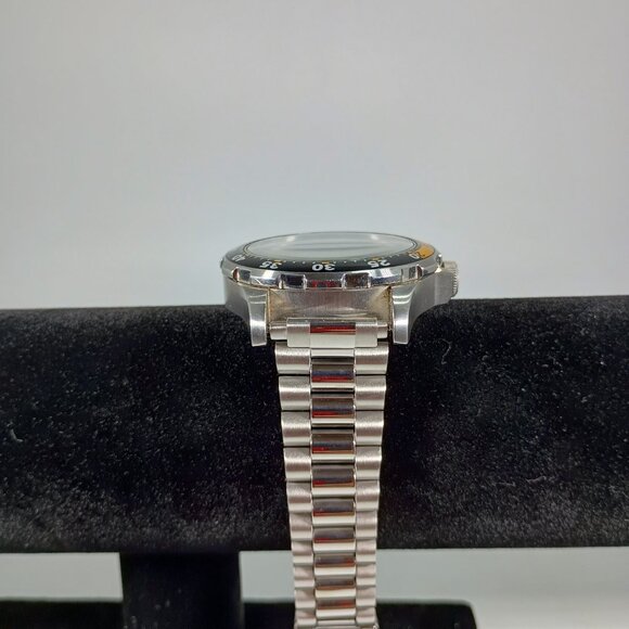 Invicta Specialty Yellow Men's Quartz Watch Model 12119 Swiss Made Working A+ - Picture 3 of 11